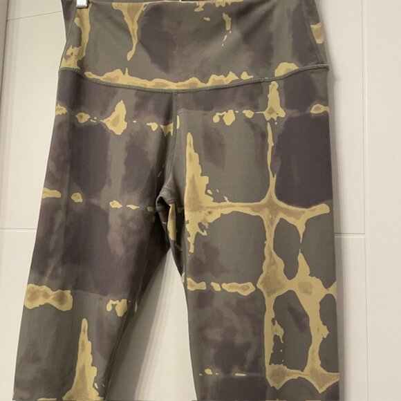 Varley Luna High Rise Leggings in Golden Tie Dye Size Large - Picture 6 of 14